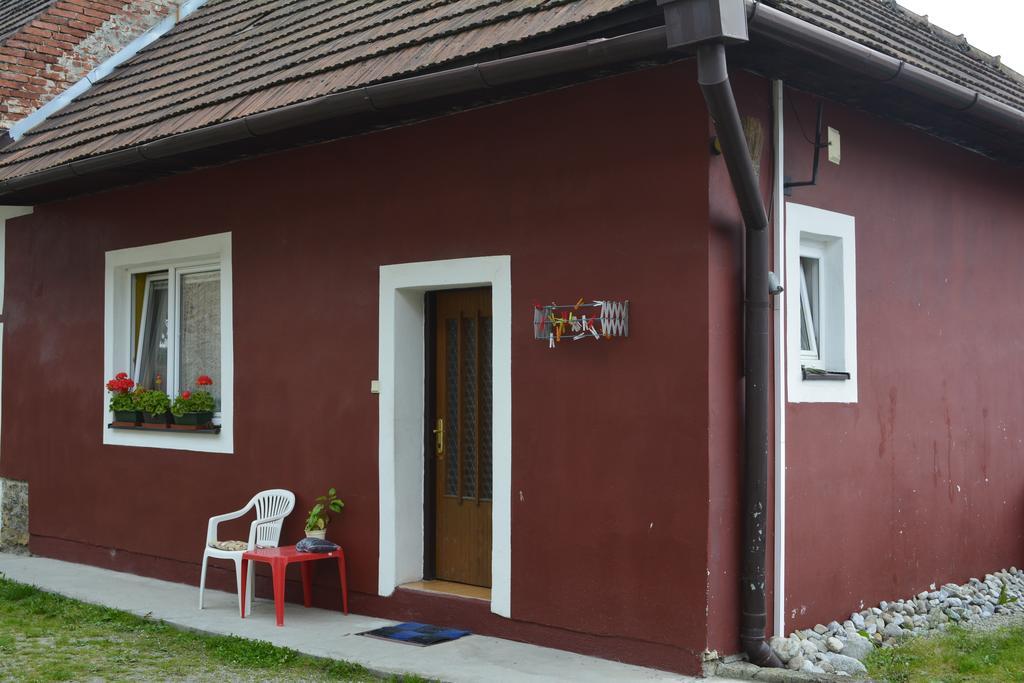 Begonia-Dom S Jednou Spalnou Besenova Ruang foto
