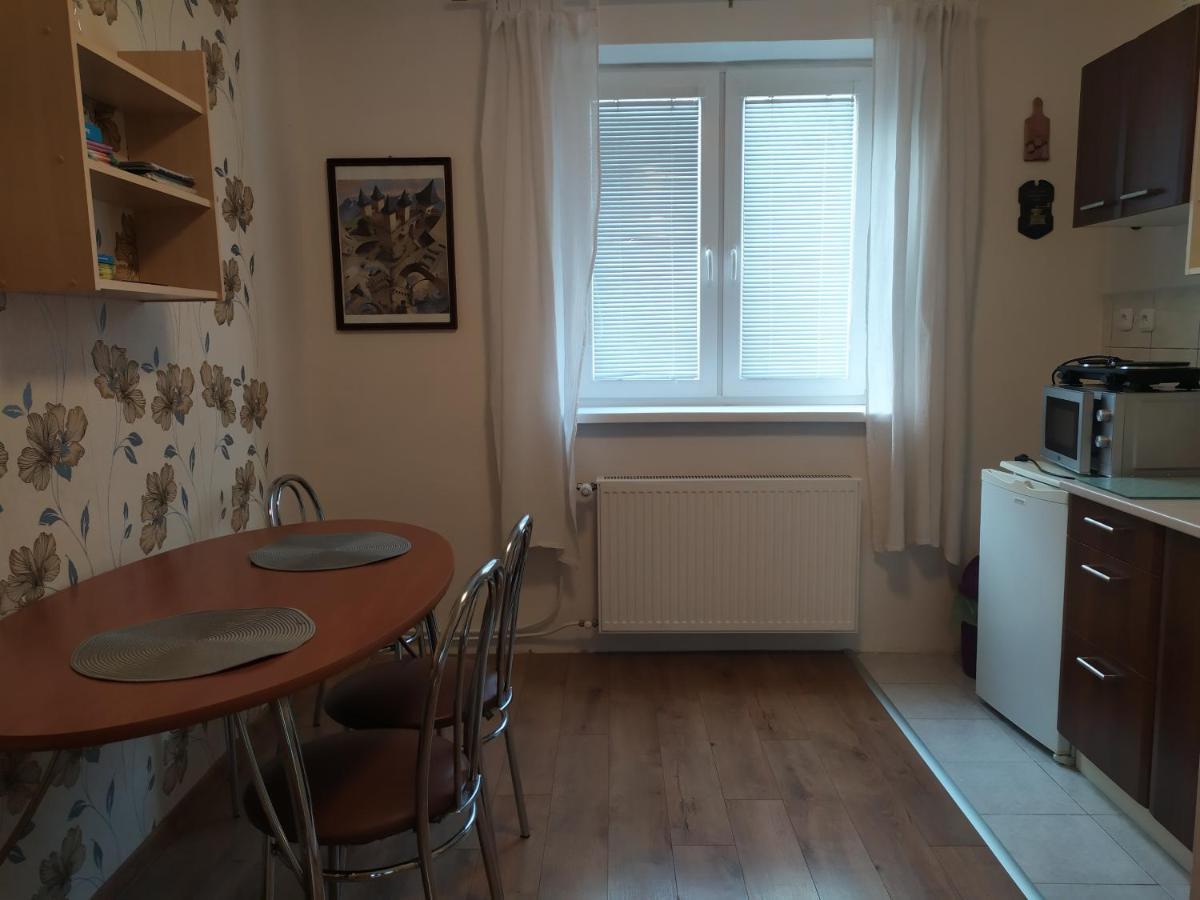 Begonia-Dom S Jednou Spalnou Besenova Bagian luar foto