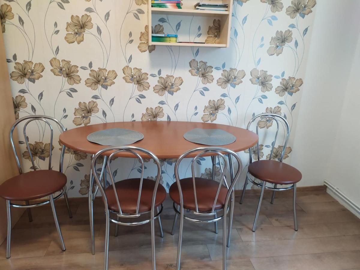 Begonia-Dom S Jednou Spalnou Besenova Bagian luar foto